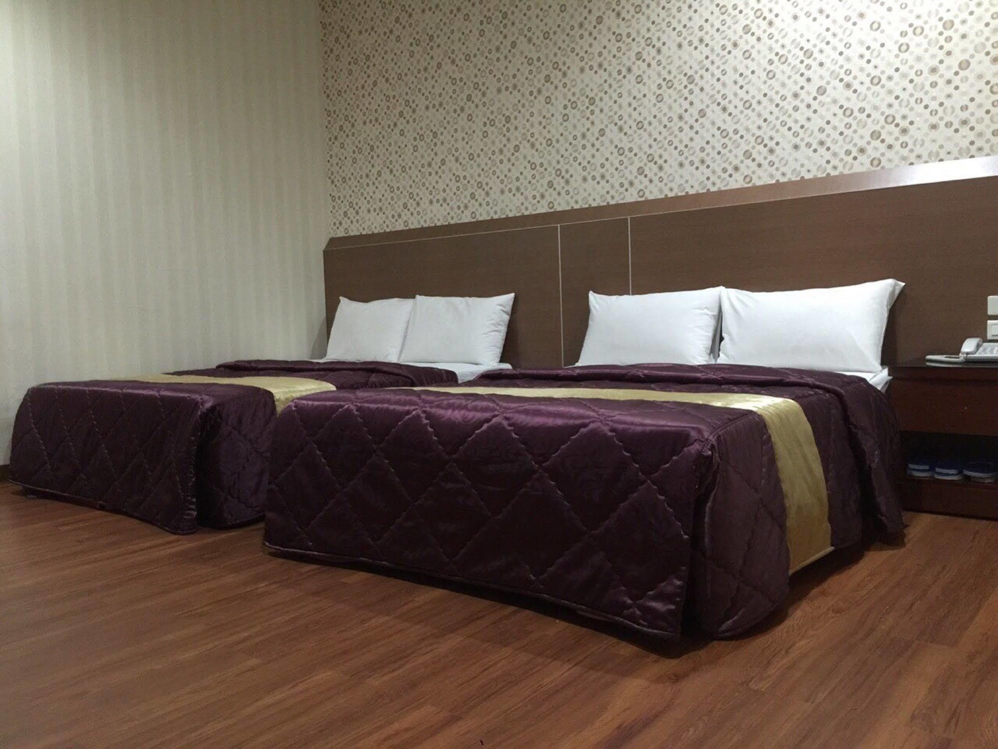 Li Duo Hotel Tainan Bagian luar foto