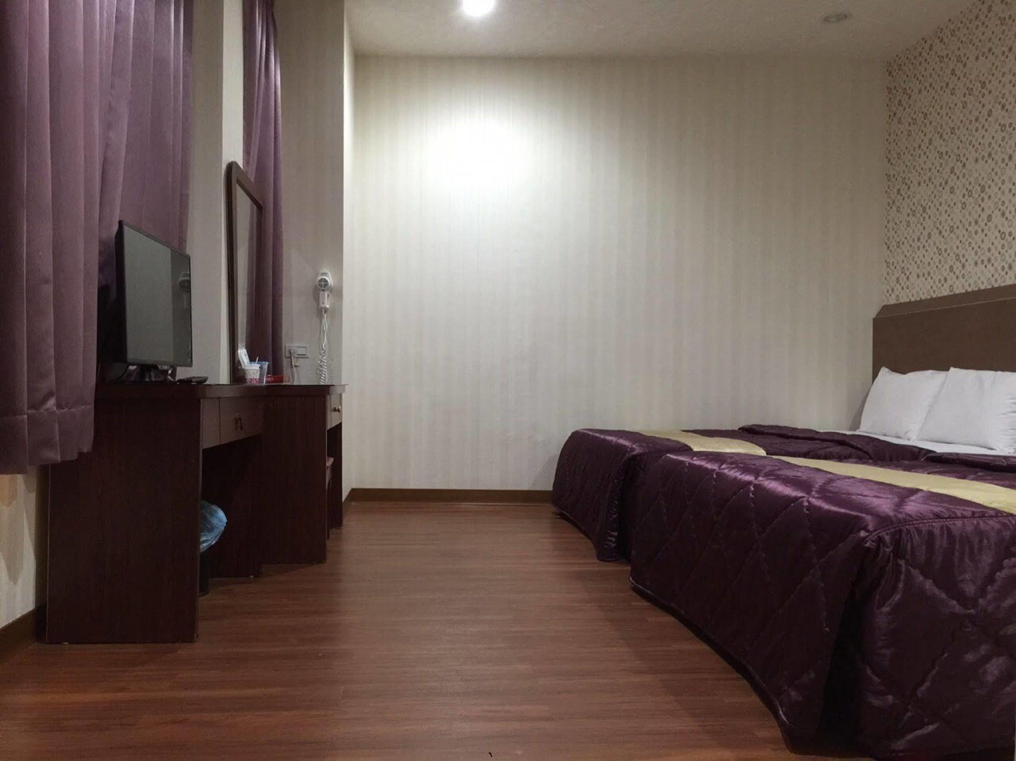 Li Duo Hotel Tainan Bagian luar foto